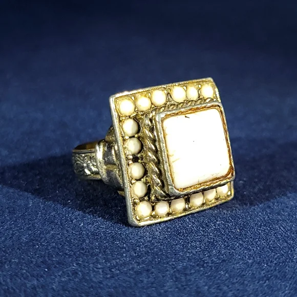 Vintage Square Multi Stone Adjustable Ring - Picture 3 of 6